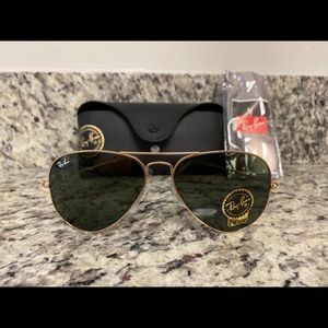 NWT Ray-Ban Aviator Classic - Gold Frame G-15